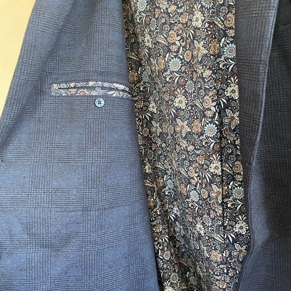 Construct |  Women’s Like new navy blazer floral lining women’s size lar… - Picture 6 of 9